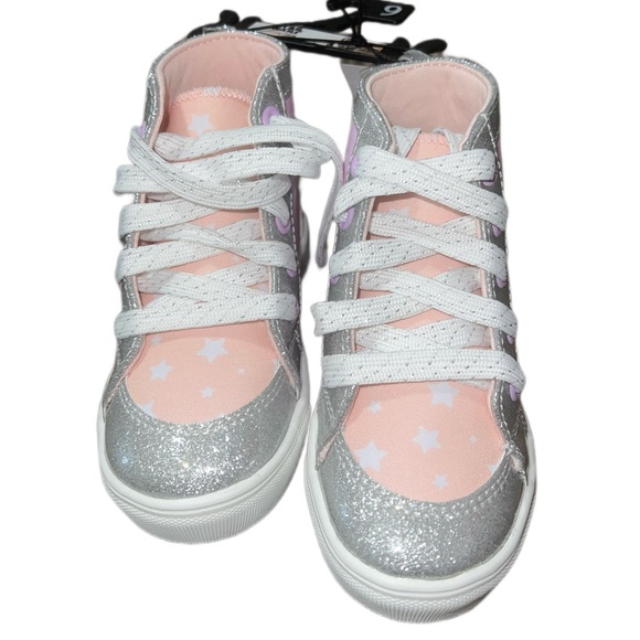 Shoes - Picture 3 of 4